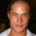 Travis Fimmel : Métamorphosé, l'acteur sexy adopte un look de viking