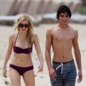 Ava Sambora: En bikini et bonne compagnie, la fille d'Heather Locklear se détend