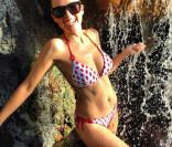Dannii Minogue : Superbe en bikini à la plage malgré de la cellulite
