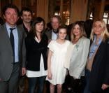  Exclu : Charlotte Valandrey a été faite Chevalier De L'Ordre Des Arts Et Des Lettres par la ministre de la culture, Aurélie Filippetti, en présence de sa fille Tara et de Valérie Trierweiler, à Paris, le 10 avril 2013. Charlotte Valandray entourée de son cousin Jean, sa soeur Aude, son père et sa cousine Barbara 
  