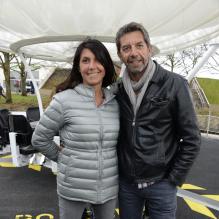 Michel Cymes et sa femme au Futuroscope de Poitiers pour le lancement de l'animation Lady O, le samedi 13 avril 2013.