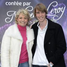 Muriel hermine et son fils au Futuroscope de Poitiers lors de l'inauguration du spectacle Lady Ô le 13 avril 2103.