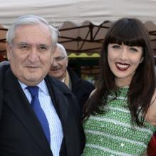 Jean-Pierre Raffarin et Nolwenn leroy au Futuroscope de Poitiers lors de l'inauguration du spectacle Lady Ô le 13 avril 2103.