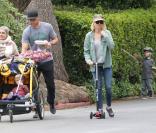 Naomi Watts : Maman à la cool, virée relax avec les trois hommes de sa vie !