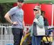 Naomi Watts et son mari Liev Schreiber au Farmers Market à Brentwood, le 14 avril 2013.