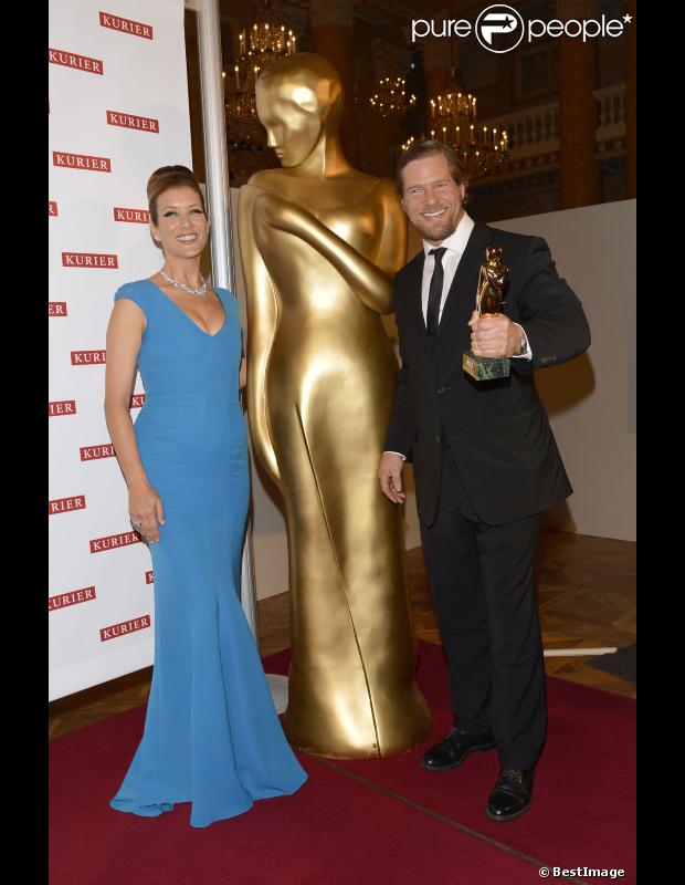 http://static1.purepeople.com/articles/8/11/94/58/@/1108050-kate-walsh-a-vienne-lors-des-romy-620x0-2.jpg