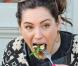 Kelly Brook : Sa recette pour être sexy ? Un bon repas, du vin et des rires !