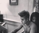 Justin Bieber, torse nu avec Selena Gomez : Une photo intime et complice