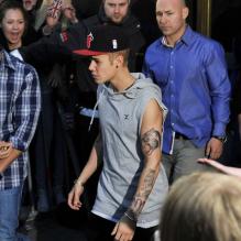 Justin Bieber à la sortie de son hôtel à Stockholm, le 23 avril 2013.