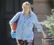 Kristen Bell sort de chez elle à Los Angeles, le 28 avril 2013, pour une première apparition depuis la naissance de sa fille.