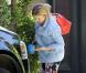 Kristen Bell sort de chez sa maison de Los Angeles, le 28 avril 2013. Il s'agit de sa première apparition depuis la naissance de sa fille le 28 mars 2013.