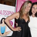 Jennifer Aniston : Une robe noire simple pour faire jaillir son énorme bague