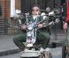 Robbie Williams : Biker déjanté avant l'étonnant mariage de son père Pete !