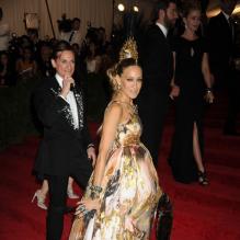 La jolie Sarah Jessica Parker, punkette glamour, elle a respecté à la lettre le dress code de la soirée du MET Ball 2013, au Metropolitan Museum of Art, à New York.