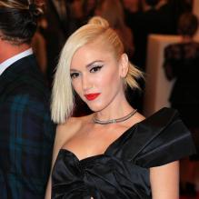 Gwen Stefani assiste au gala Punk : Chaos to Couture du Costume Institute au Metropolitan Museum of Art, habillée d'une robe Maison Martin Margiela. New York, le 6 mai 2013.