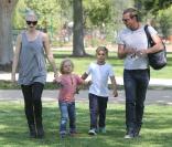 Gwen Stefani, son mari Gavin Rossdale et leurs fils Kingston et Zuma se rendent au musée en famille à Pasadena, le 3 avril 2013.