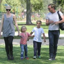 Gwen Stefani, son mari Gavin Rossdale et leurs fils Kingston et Zuma se rendent au musée en famille à Pasadena, le 3 avril 2013.