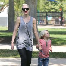 Gwen Stefani et son fils Zuma à Pasadena, le 3 avril 2013.