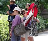 L'actrice Selma Blair a emmené son fils Arthur Bleick au zoo à Los Angeles, le 9 mai 2013.