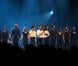 Alex Beaupain entouré de ses musiciens et de ses partenaires féminines comme sur la scène de l'Olympia à Paris, le 13 mai 2013.