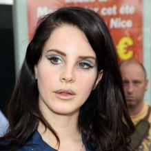 Lana Del Rey à l'aéroport de Nice pour le 66e Festival de Cannes.