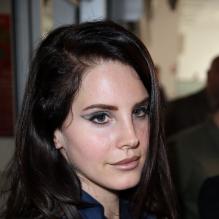 Lana Del Rey arrive à l'aéroport de Nice pour le 66e Festival de Cannes.