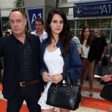 Lana Del Rey arrive à l'aéroport de Nice pour le 66e Festival de Cannes, le 14 mai 2013.