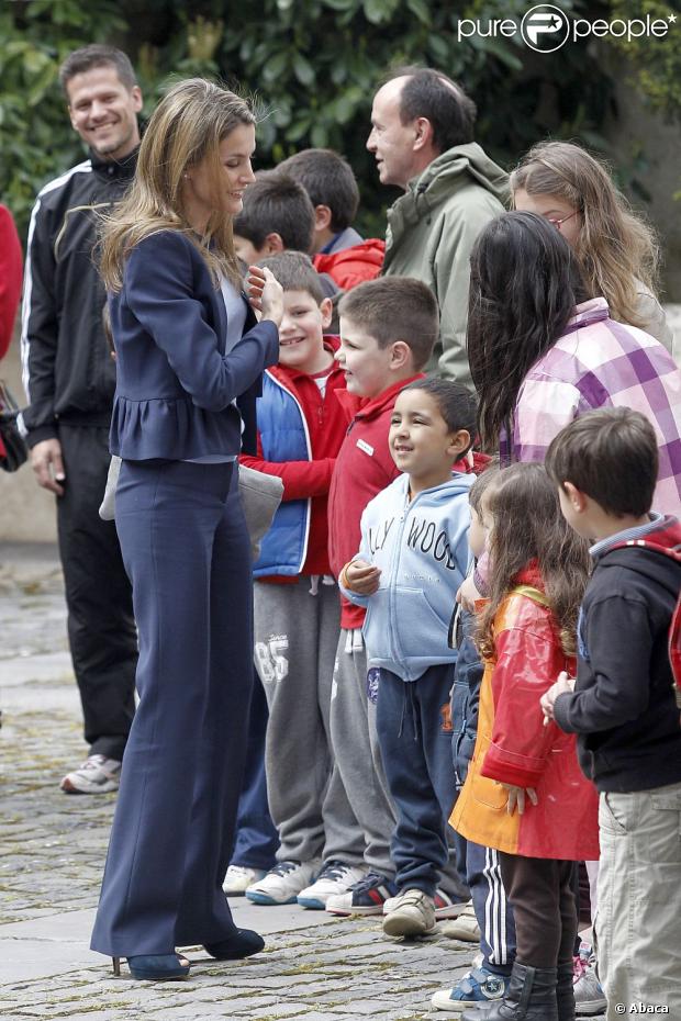 AGENDA PERSONAL DE LA PRINCESA LETIZIA Nº (2) - Página 97 1128055-princess-letizia-of-spain-visits-the-620x0-1