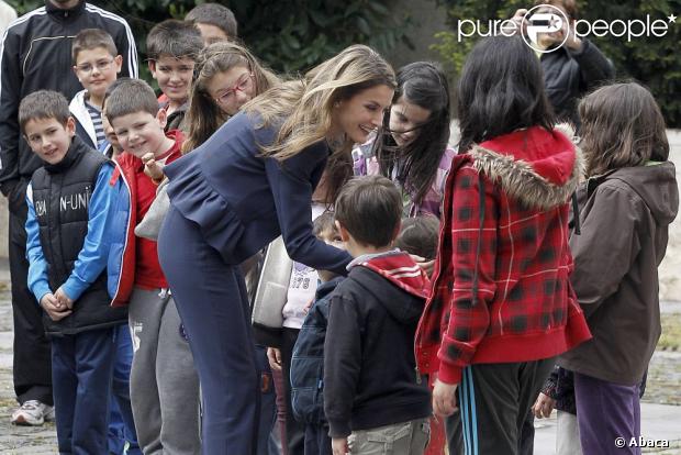 AGENDA PERSONAL DE LA PRINCESA LETIZIA Nº (2) - Página 97 1128057-princess-letizia-of-spain-visits-the-620x0-1