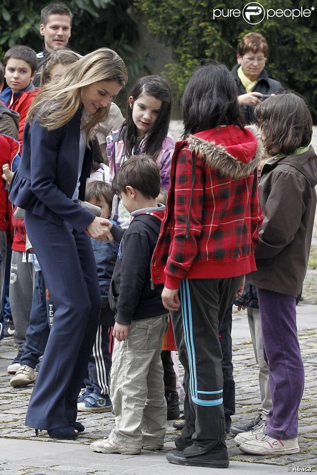 AGENDA PERSONAL DE LA PRINCESA LETIZIA Nº (2) - Página 97 1128058-princess-letizia-of-spain-visits-the-620x0-1