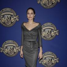 Angelina Jolie sur le tapis rouge la 27e cérémonie des 'American Society of Cinematographers Awards' à Los Angeles, le 10 février 2013.