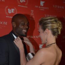 Lorie rhabille Jimmy Jean-Louis pendant la soirée d'ouverture du VIP Room à Cannes le 15 mai 2013.