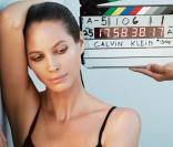 Christy Turlington, 44 ans, renfile ses sous-vêtements pour Calvin Klein