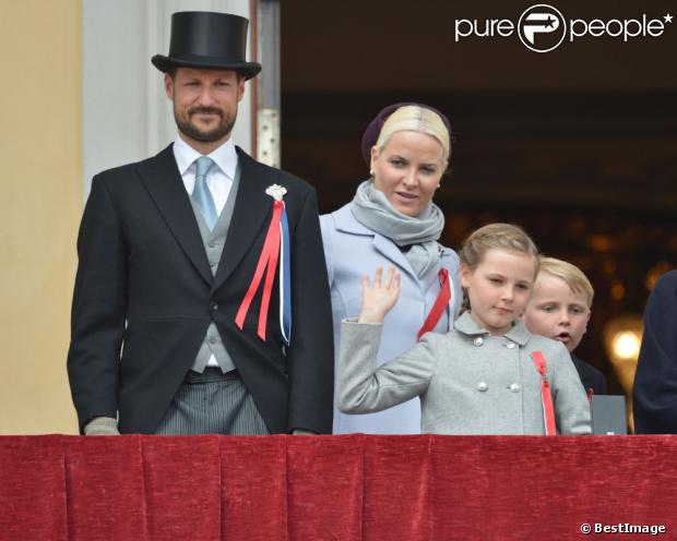 CASA REAL DE NORUEGA - Página 59 1128749-le-prince-haakon-la-princesse-mette-620x0-1