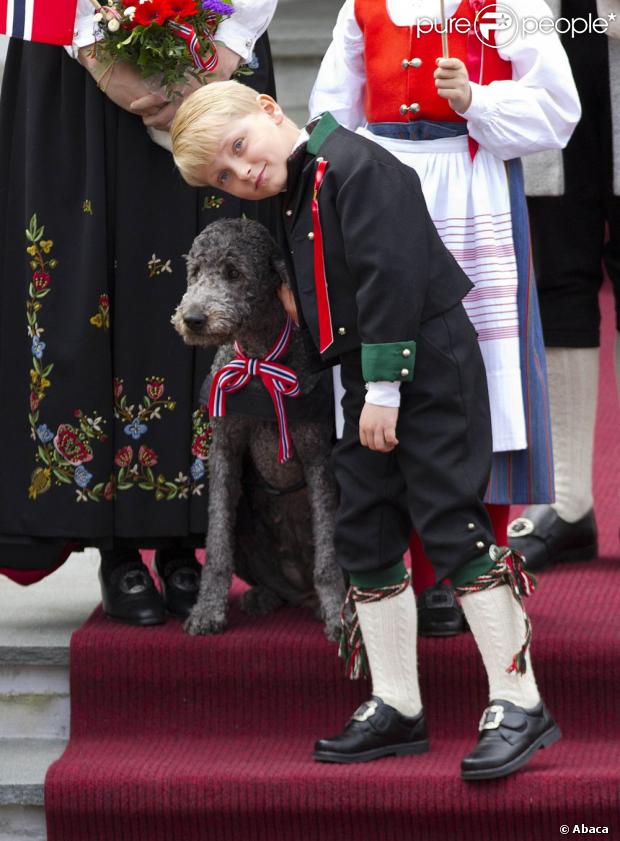 CASA REAL DE NORUEGA - Página 59 1128784-prince-sverre-magnus-of-norway-with-dog-620x0-1