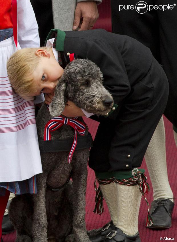 CASA REAL DE NORUEGA - Página 59 1128787-prince-sverre-magnus-of-norway-with-dog-620x0-1