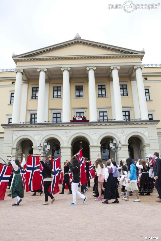 CASA REAL DE NORUEGA - Página 59 1128811-the-royal-family-attend-the-national-620x0-1