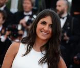 Géraldine Nakache sur le tapis rouge du Palais des Festivals pour la projection du film Le Passé, à la 66e édition du Festival de Cannes, le 17 mai 2013. 
  