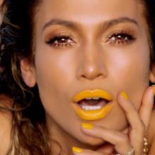 Jennifer Lopez, dans son nouveau clip "Live it up" avec le rappeur Pitbull, dévoilé le 17 mai 2013.
