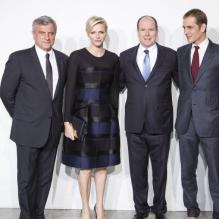 <p>Sidney Toledano, la princesse Charlene et le prince Albert de Monaco, Andrea Casiraghi et Tatiana Santo Domingo posent au défilé de la collection Croisière Christian Dior au port de Fontvieille, à Monaco, le 18 mai 2013.</p>