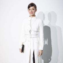 Marion Cotillard au défilé de la collection Croisière Christian Dior au port de Fontvieille, à Monaco, le 18 mai 2013.