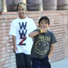 Exclusif - Maddox et Pax, les enfants de Brad Pitt et Angelina Jolie le 9 mars 2013 à Woodland Hills