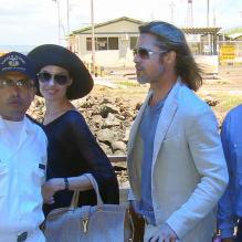 Brad Pitt et Angelina Jolie en vacances en famille sur les îles Galapagos le 23 avril 2012