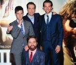 Justin Bartha, Ed Helms, Bradley Cooper et Zach Galifianakis à la première européenne de Very bad Trip 3 à l'Empire Leicester Square, Londres, le 22 mai 2013.