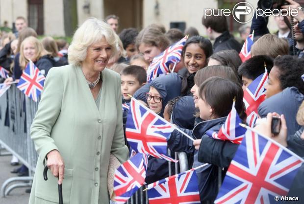 CASA REAL BRITÁNICA - Página 93 1140659-the-duchess-of-cornwall-meets-school-620x0-1