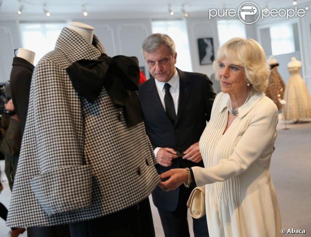 CASA REAL BRITÁNICA - Página 93 1140665-the-duchess-of-cornwall-looks-at-620x0-1