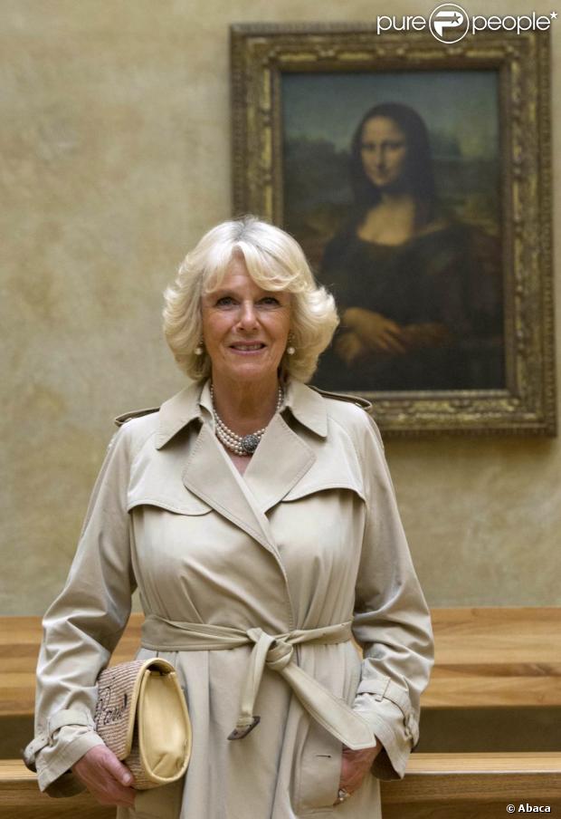 CASA REAL BRITÁNICA - Página 93 1140678-the-duchess-of-cornwall-stands-in-front-620x0-2