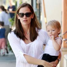 Jennifer Garner et son adorable Samuel à Santa Monica, le 4 juin 2013