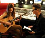 Lou Doillon et Etienne Daho en studio pour l'enregistrement de "Places", le premier album de Lou, à Paris en mars 2012.