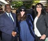 Exclusif - Le président du Sénégal Macky Sall, Isabelle Adjani et Yamina Benguigui lors de la remise du prix Sedar à la ministre déléguée chargée de la Francophonie, Yamina Benguigui, dans les jardins de l'ambassade du Sénégal à Paris le 4 juin 2013